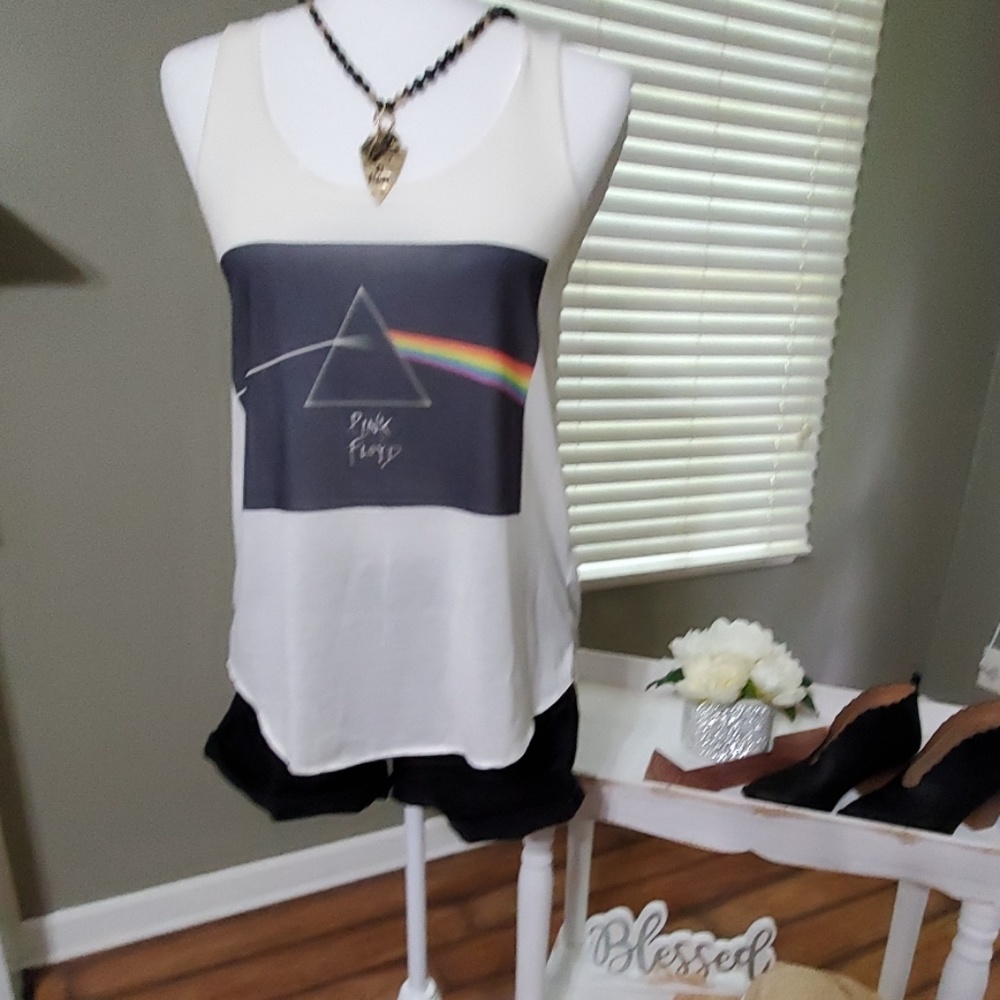 *ONLY 1 LEFT* Pink Floyd Front Graphic Tank